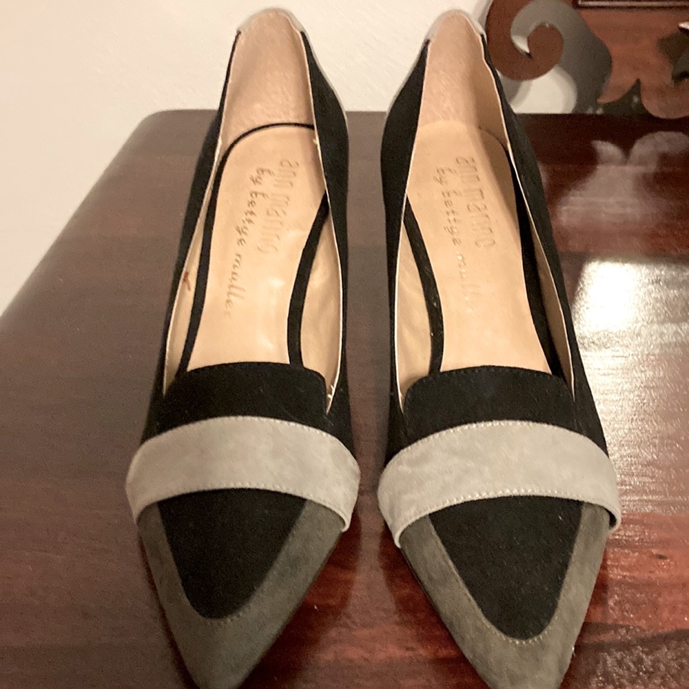 Ann Marino (new) Size 7. Black/dark gray/light gray suede 2” heels
